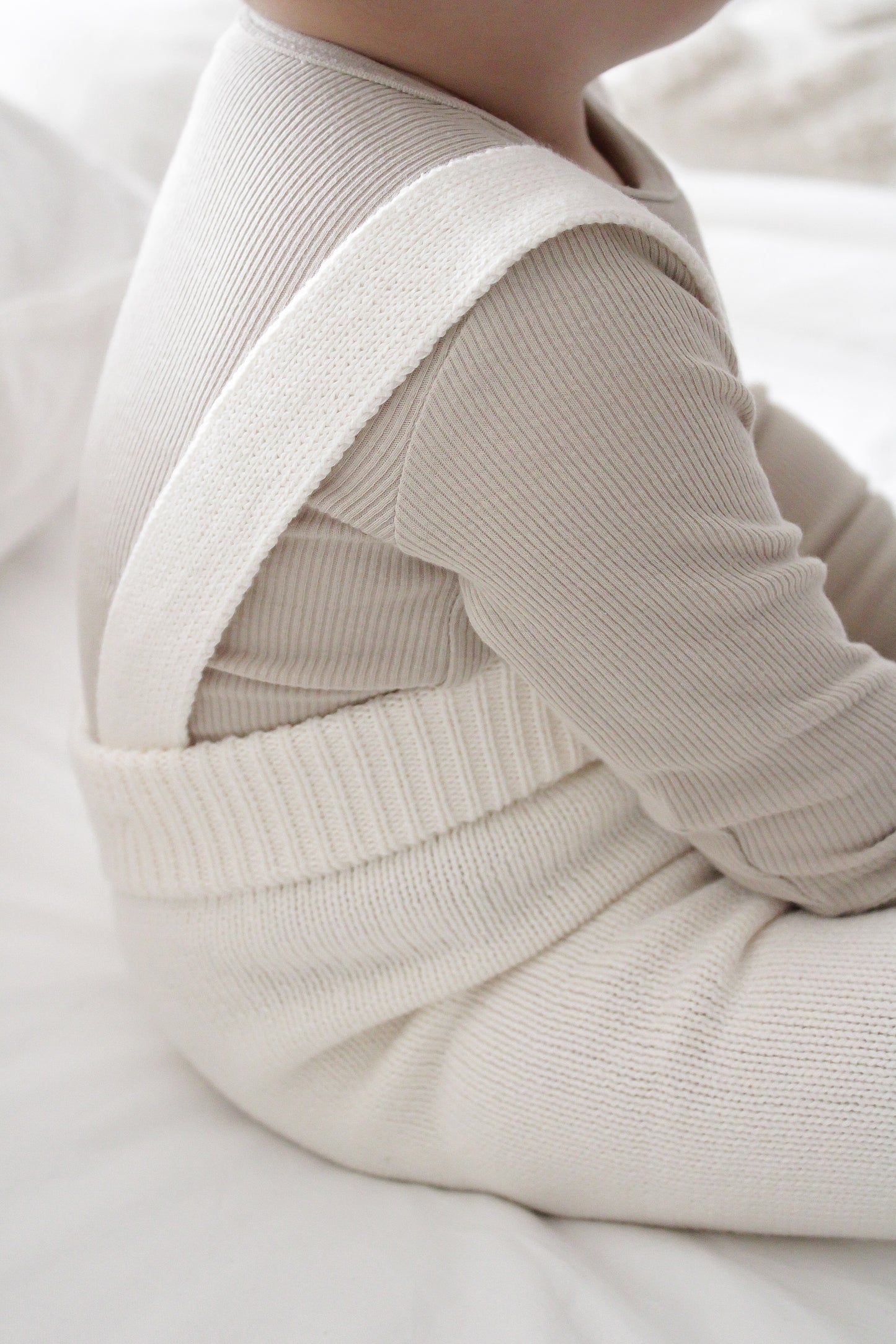 Pantalone in maglia con bretelle - Cream