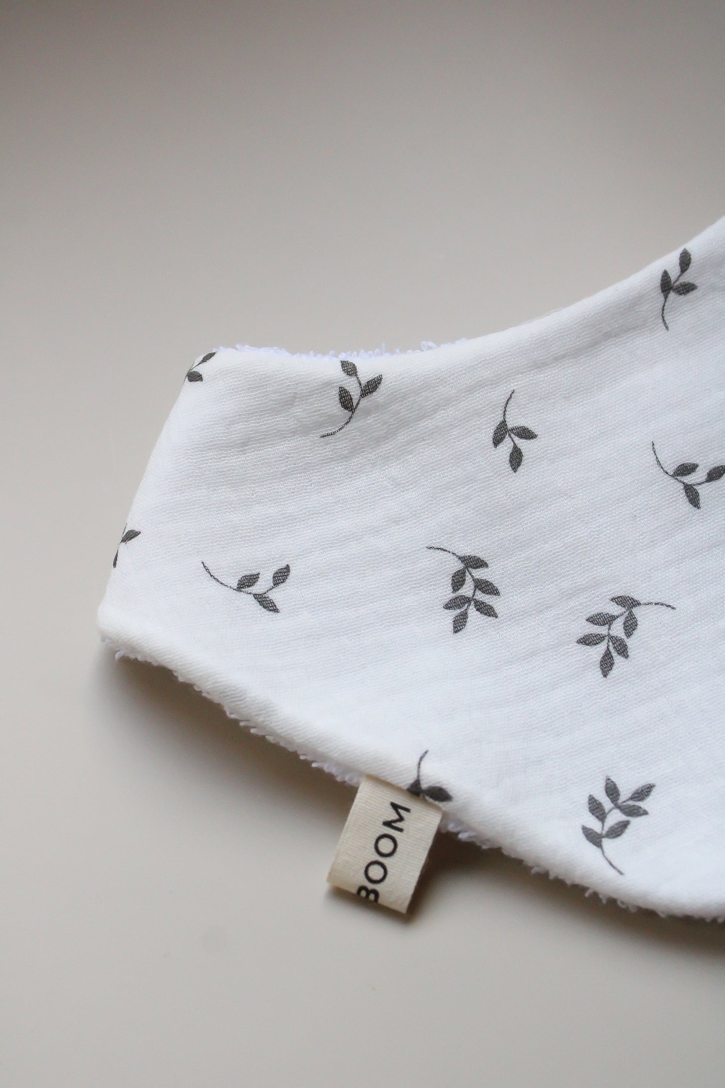 Bavaglino a bandana - Leaves Black