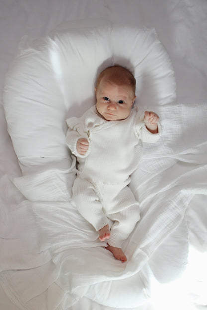 Completino in maglia a costine con Volant | Latte