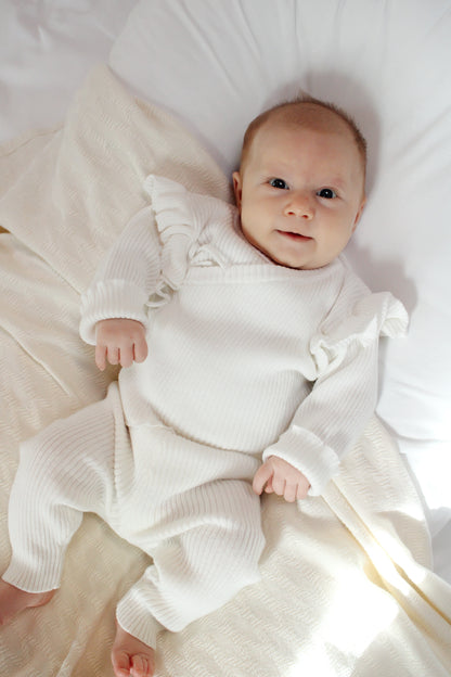 Completino in maglia a costine con Volant | Latte