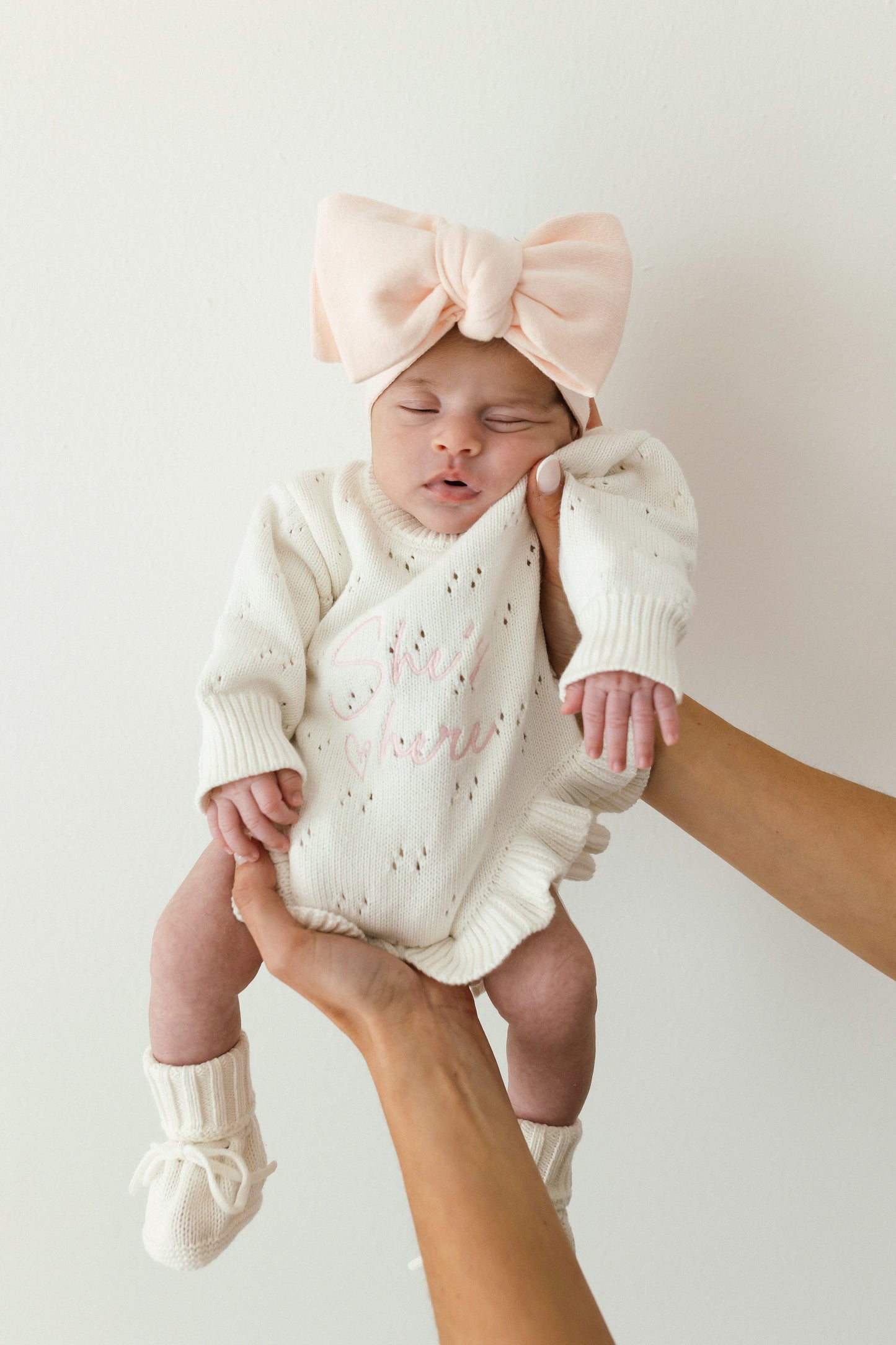 Pagliaccetto in maglia traforata con volant She’s here | Latte & Rosa