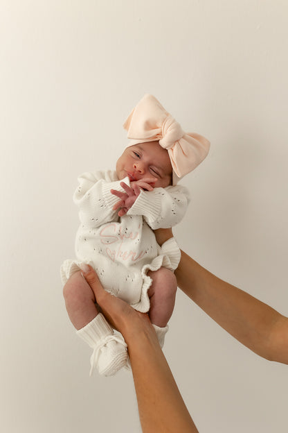Pagliaccetto in maglia traforata con volant She’s here | Latte & Rosa