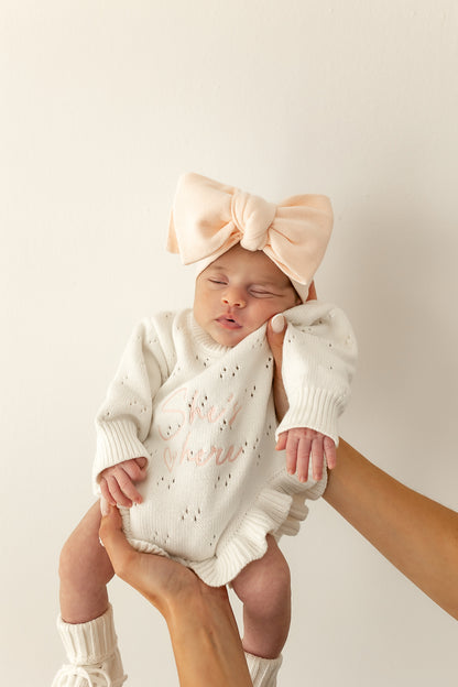 Pagliaccetto in maglia traforata con volant She’s here | Latte & Rosa